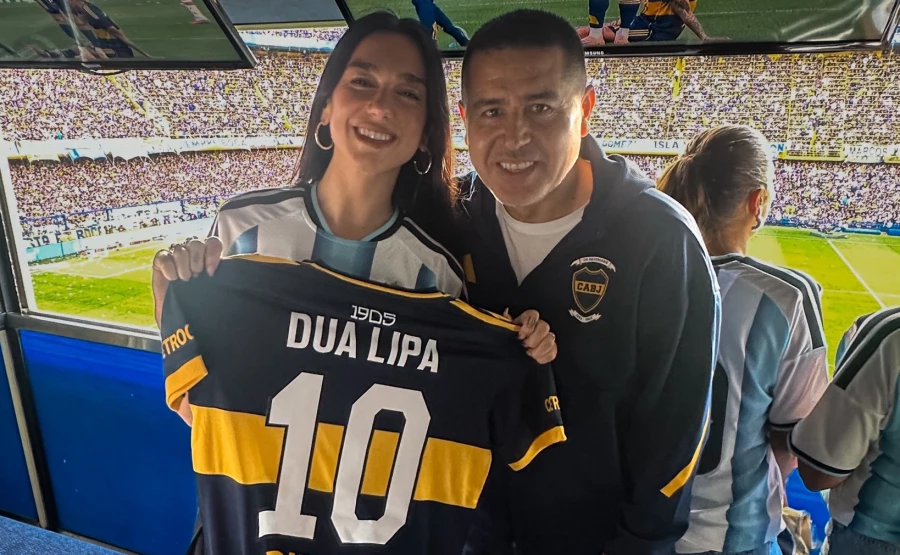 Dua Lipa pozon me fanellën e Argjentinës, bën tifo për River Plate në “Superclásico”