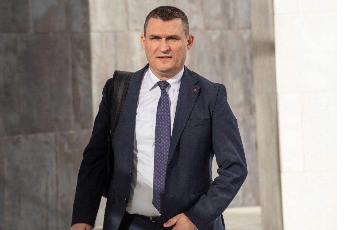 Dumani akuzon mediat që bullizojnë SPAK-un, kush janë gazetarët “kamikazë” në shërbim të burgaxhinjve të politikës që..