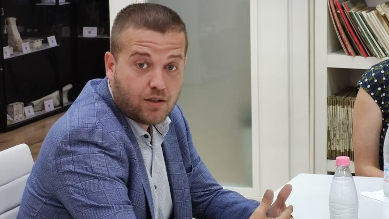 Dy gazetarë shqiptarë ‘non grata’ në Greqi, deputeti socialist kërkon listën e personave të ndaluar në kufi