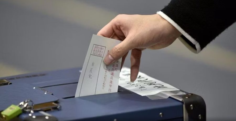 Dy kandidatët marrin vota të barabarta, shorti vendos kush do drejtojë bashkinë