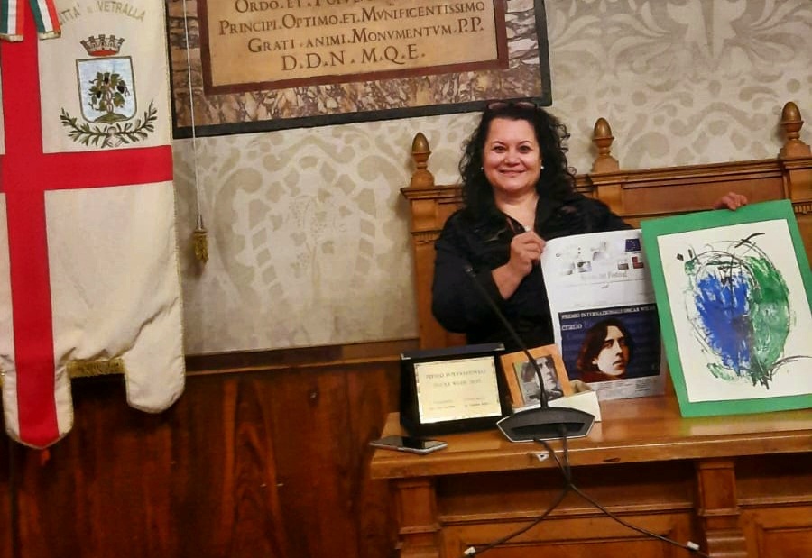 Dy shqiptarë nderohen me çmimin e njohur ndërkombëtar “Oscar Wilde”