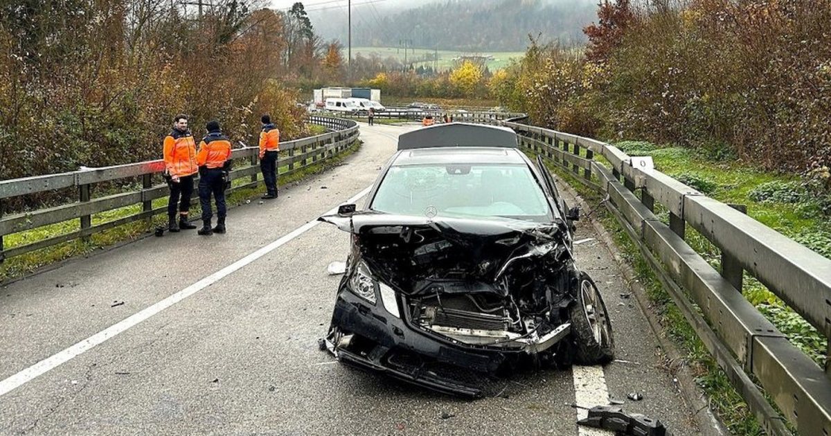Dy shqiptarët tentojnë t’i shpëtojnë policisë por aksidentohen keq me makinë
