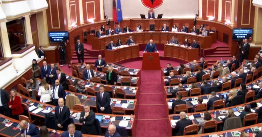 Dyshja dinjitoze përballë urdhrit të Gazment Bardhit