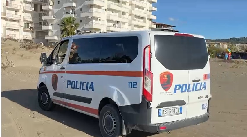 Dyshohet për të shtëna me armë në Vlorë, policia ngre pika kontrolli në zonën e Plazhit të Vjetër