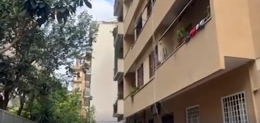 Dyshohet se shtyu mikun e tij nga kati i tretë i hotelit, arrestohet 25-vjeçari shqiptar (EMRI)