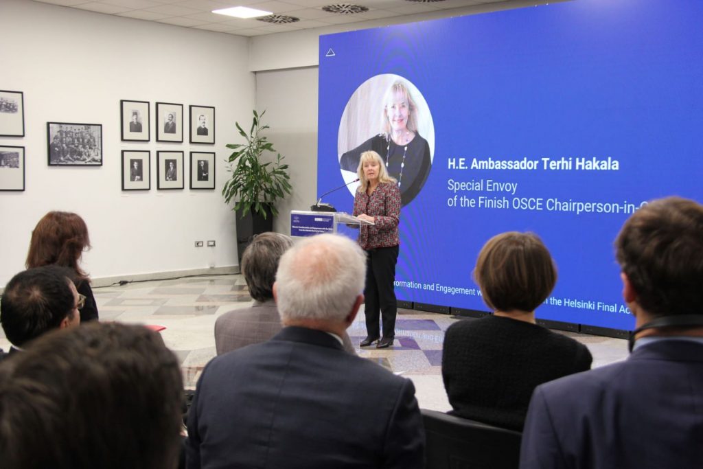 E dërguara e posaçme e OSBE-së mbyll vizitën në Tiranë, vlerëson bashkëpunimin me Shqipërinë