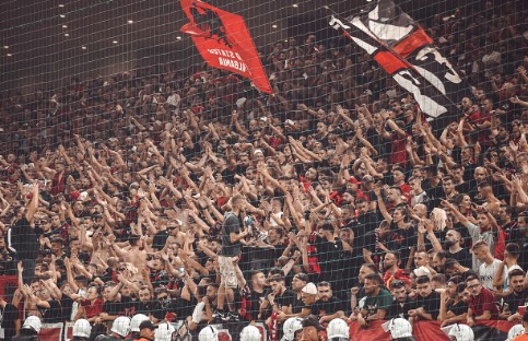 E konfirmon federata polake, tifozët kuqezi me numër të limituar biletash për Kombëtaren