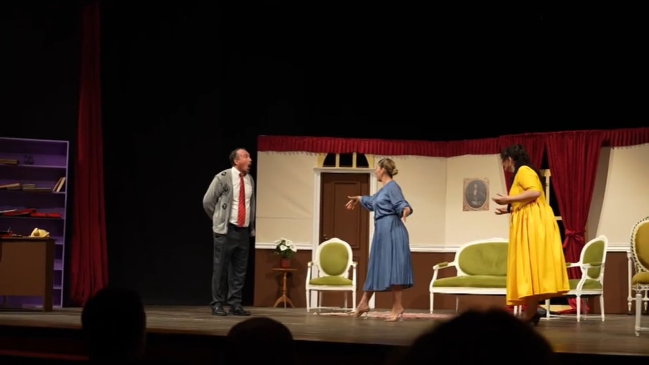 “E martuar me një të panjohur”/ Komedia italiane është vënë në skenën e teatrit “Zihni Sako” në qytetin e Gjirokastrës