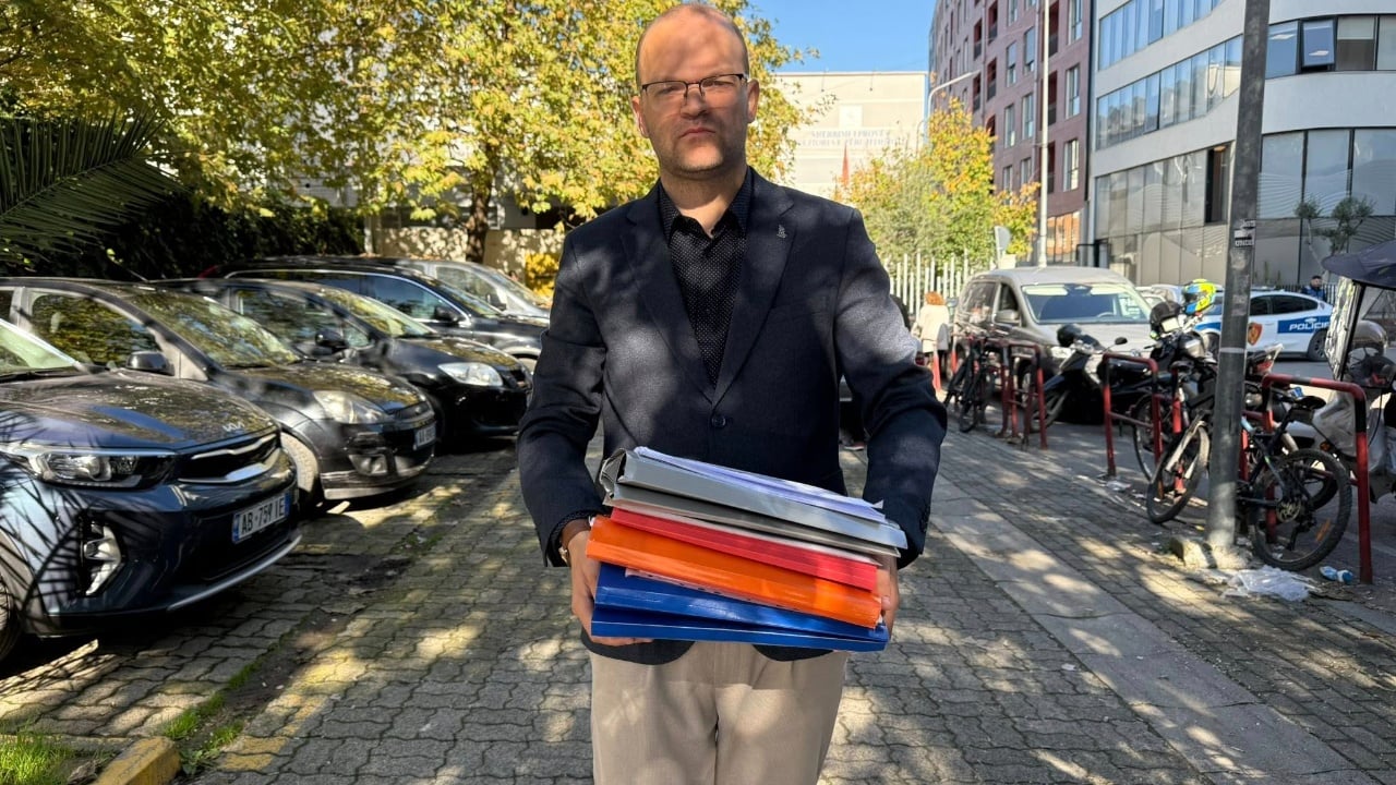 “E prita Veliajn, por nuk erdhi”/ Aulon Kalaja: Seanca u shty më 12 nëntor, kryebashkiaku duhet të vijë nga burgu në gjykatë