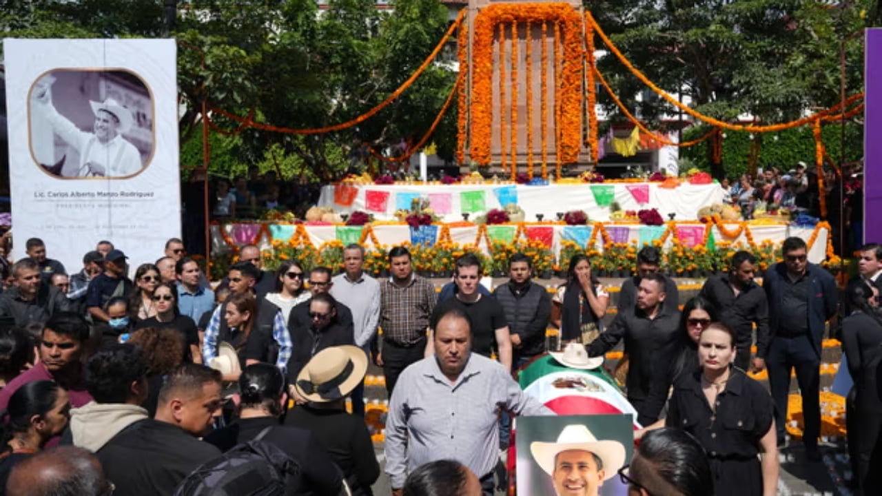 E qëlloi shtarë herë në mes të turmës, kryebashkiaku meksikan ekzekutohet gjatë festimeve të Ditës së të Vdekurve