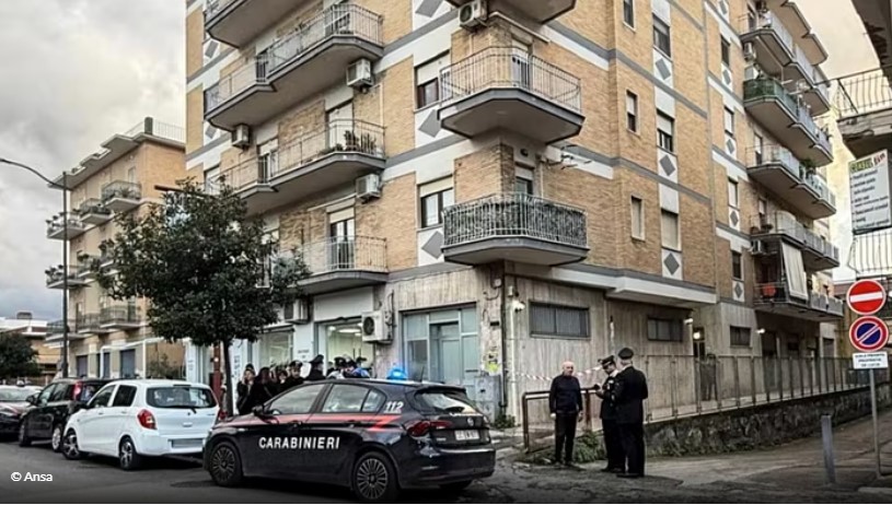 E rëndë, 25-vjeçari vret motrën dhe merr në kamer nënën për t’i treguar trupin e pajetë