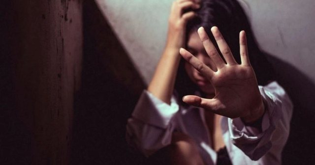 E rëndë në Greqi/ 14-vjeçarja shqiptare shtatzënë pëson abort pas dhunës nga e ëma