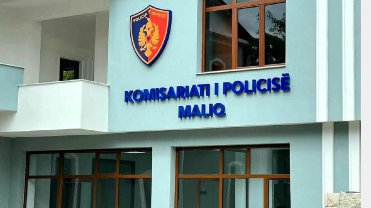 E rëndë në Maliq/ Tentoi të hynte në një banesë, gjendet i varur në kangjellat e murit rrethues një person