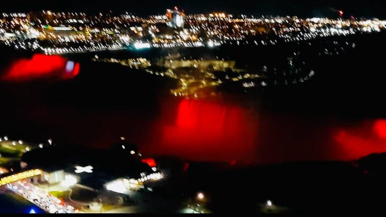 Edhe Kanadaja ‘vishet’ kuqezi, ngjyrat e flamurit tonë ‘mbështjellin’ Ujëvarën e Niagarës