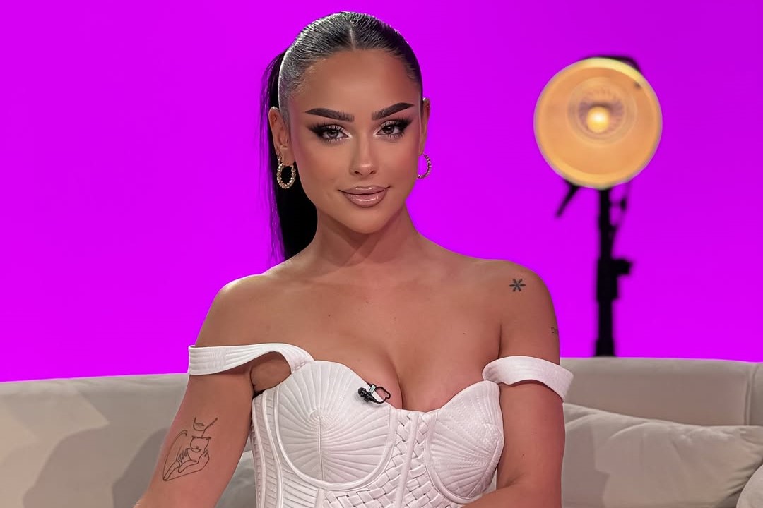 Eksperienca si moderatore, Egli Tako: E kam nuhatur, ndihem mirë