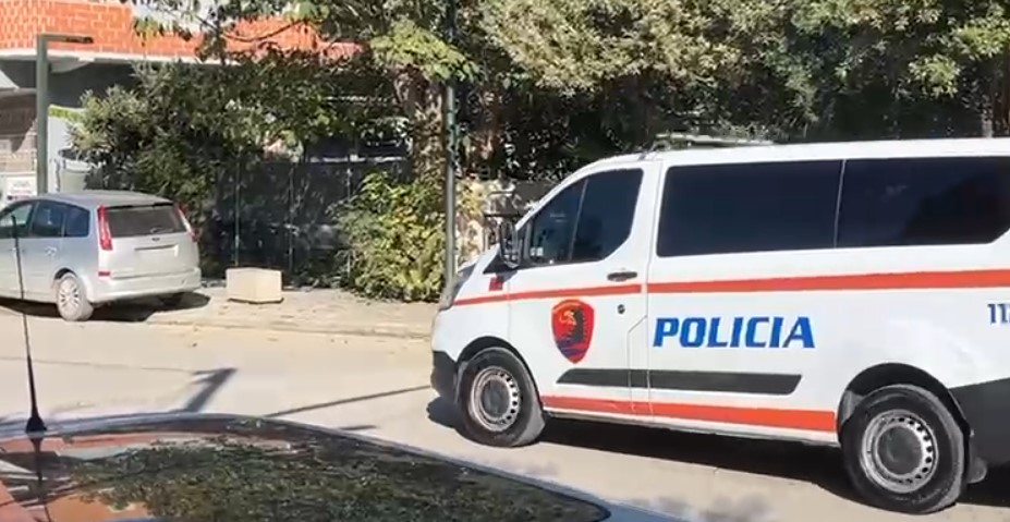 Elbasan/ ‘Dëgjova të shtëna afër banesës’, ja telefonata që alarmoi blutë