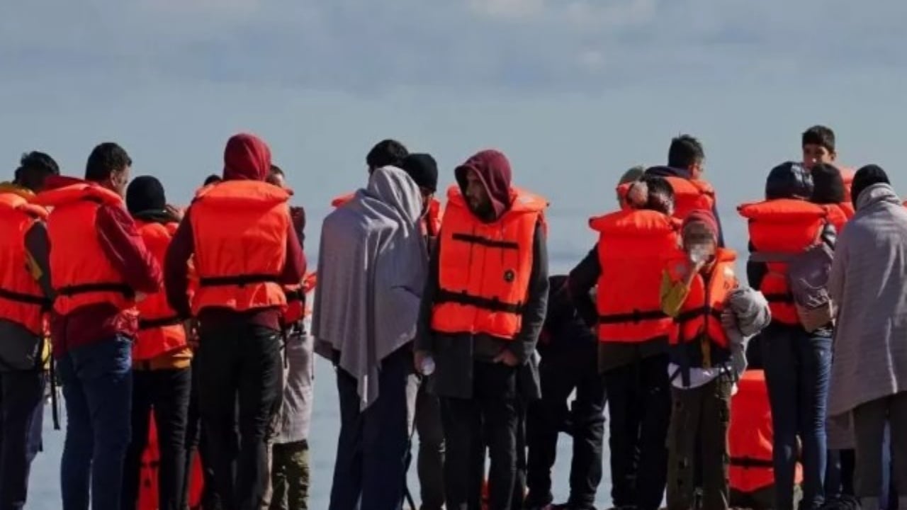 Emigrantëve iu vështirësohet jeta, qeveria britanike merr masa të reja shtrënguese për të dekurajuar emigracionin në ishull