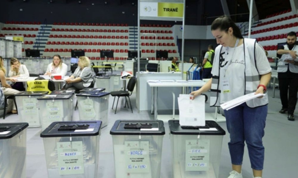 Emra/ Përdori dokument të falsifikuar si vëzhgues, dërgohen në gjyq funksionarët partiakë dhe punonjësja e KQZ-së