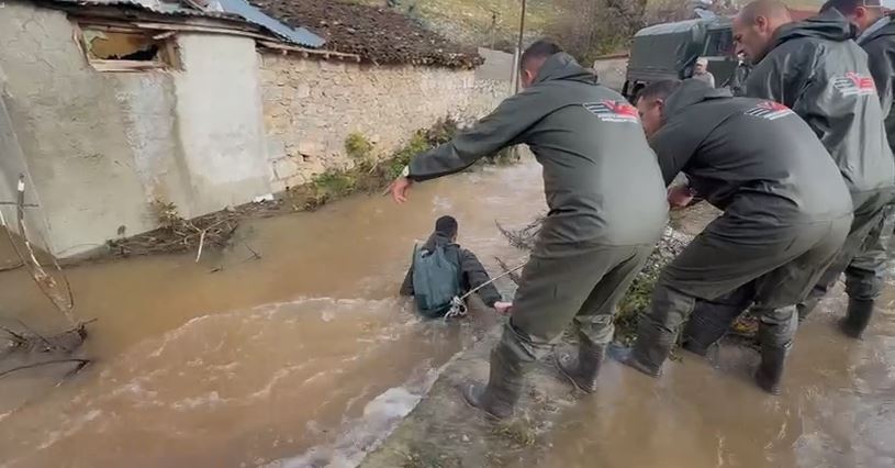 EMRI/ U mor nga rrjedha e ujit, gjendet e pajetë gruaja
