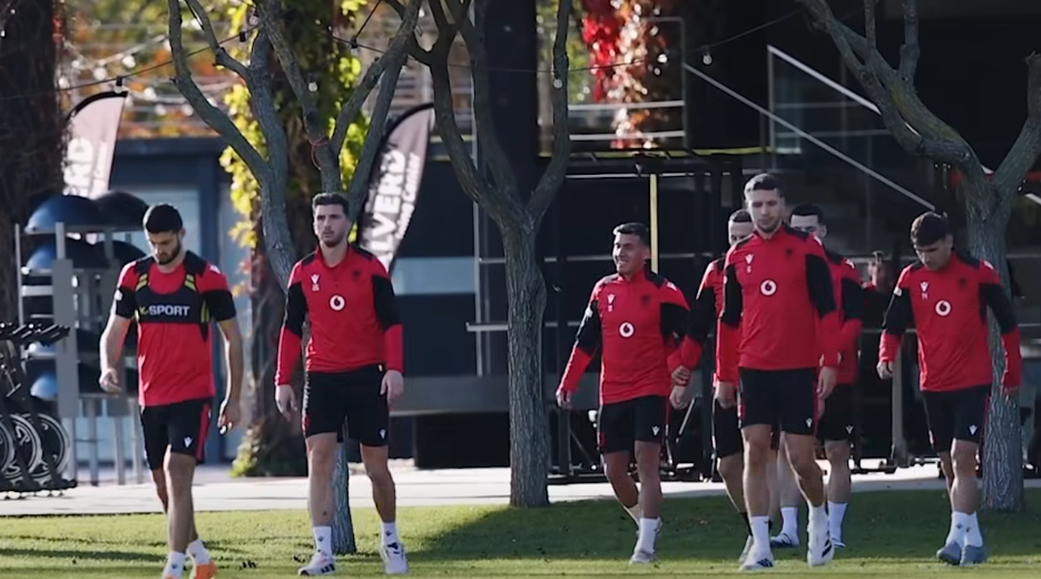 “Ëndrra Amerikane”/ Kuqezinjtë nisin përgatitjet për Andorrën dhe Anglinë, ja si paraqitet atmosfera në stërvitje