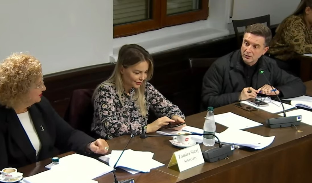 Erion Braçe kërkon hetim të pasurisë për drejtorët e Tatimeve dhe Doganave