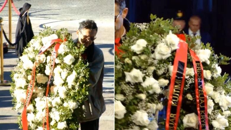 Erion Veliaj ‘nuk harron’ Nanon/ Dërgon nga qelia kurorën me lule në nderim të ish-kryeministrit