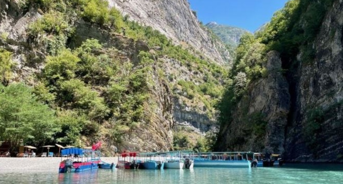 “Express”: Shqipëria, “Tajlanda e Evropës”, një parajsë tropikale vetëm pak orë larg nga Britania e Madhe