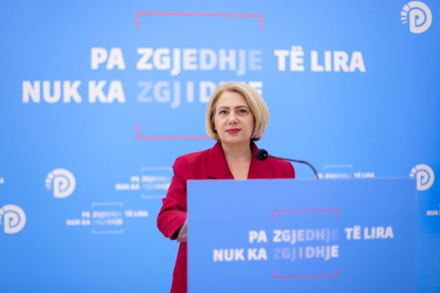 “Fabrikë diplomash të pavlefshme me bekimin e Ministrisë”/ PD, denoncon hapur: Qindra studentë në pamundësi për…