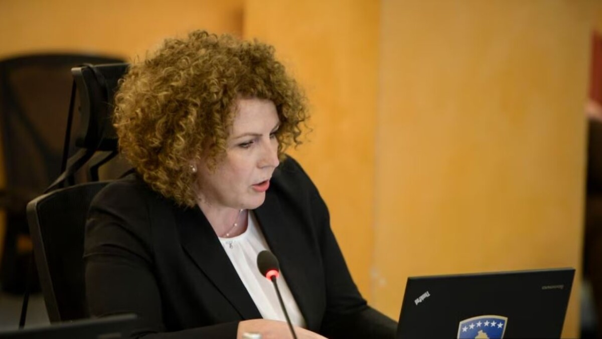 “Fajin e ka lufta”/ Prokuroria e mori të pandehur, reagon ministrja : Sulm ndaj qeverisë…