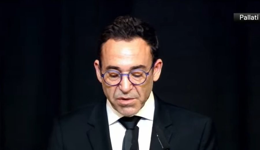 “Faleminderit kampion”- Djali i Fatos Nanos përlotet gjatë homazheve: Na dhe mësim me forcën e shembullit