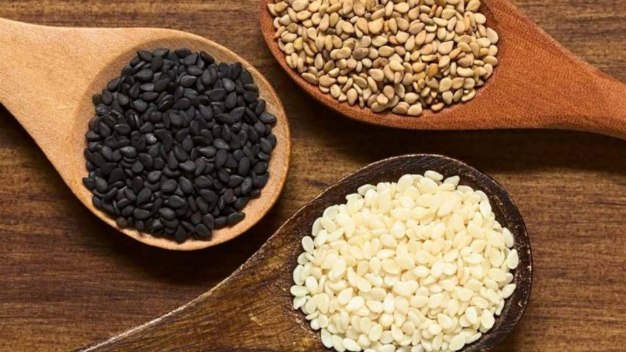 Farat e susamit plot kalcium e minerale organike, zbuloni benefitet për shëndetin tuaj