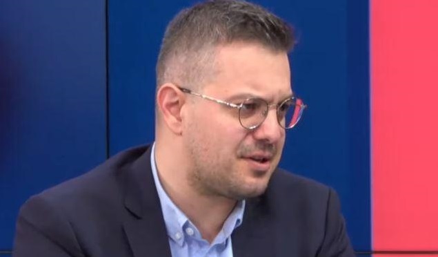 Fëmija yt nuk po flet dhe përqëndrohet, mjeku: Ja “fajtori i padukshëm” që po dëmton mijëra të mitur