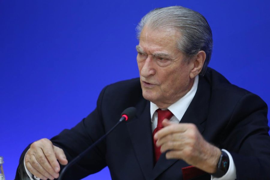 Festa e Flamurit/ Uron kreu i PD Berisha: Të çlirojmë sa më shpejt Shqipërinë nga regjimit i Pashiqit të Tiranës