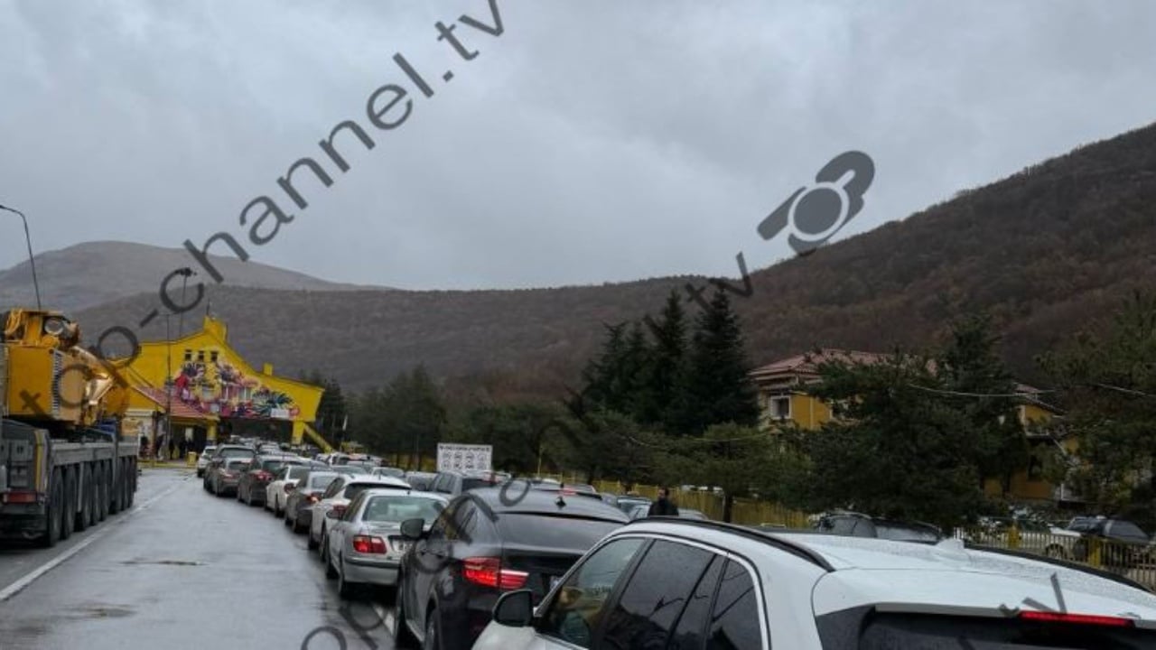 Festa e Pavarësisë dhe ditët e pushimeve, fluks në doganën e Kapshticës, shqiptarët festojnë në shtetin fqinj