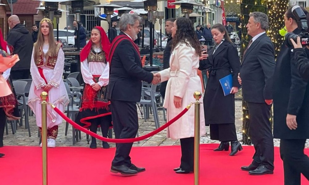 Festat e Nëntorit/ Presidentja Osmani në Shkodër, pritet nga Benet Beci