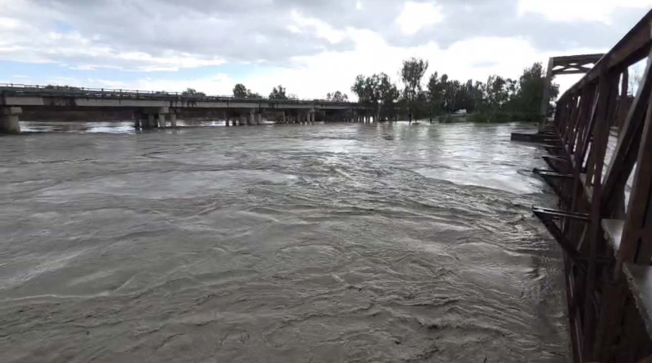 Fier – Situata në alert në urën e Mifolit, Çako: Prurjet arrijnë nivelin 7, gati për çdo emergjencë