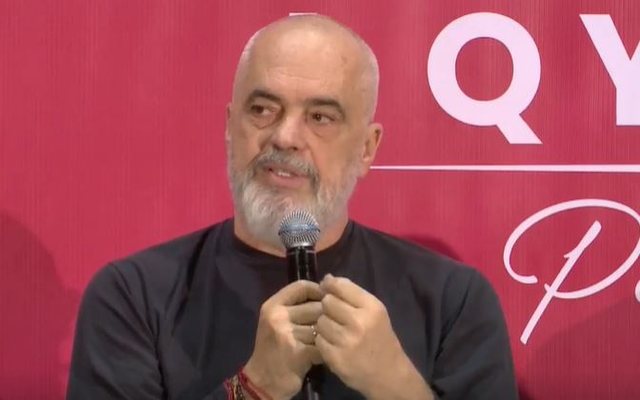 “Fiks si mbledhjet e Enverit, poshtë komunizmi”, Rama nervozohet me komentuesin: Idiot komplet, do nisin..