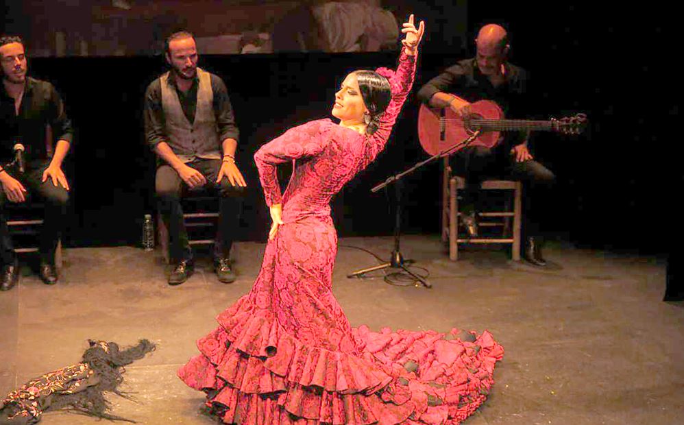 Flamenko spanjolle në “Recóndito”, muzika dhe vallëzimi takohen në një performancë nga Lucía “La Bronce”
