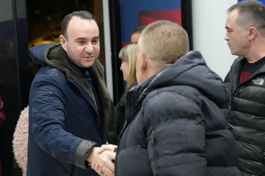 FOTO/ Balliu: Qeveria fshihet nëpër skuta, opozita është kudo dhe gati për betejë