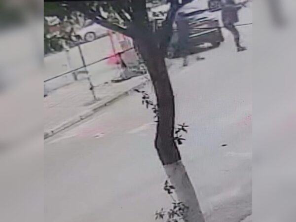 Foto/ Të maskuar dhe me automatik në dorë, momenti kur dy persona qëllojnë rivalin e Aldo Bares