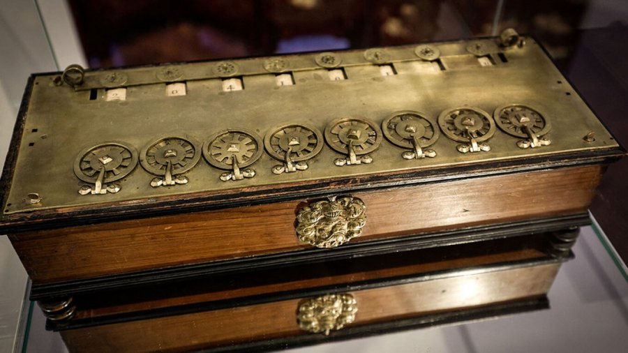 Franca bllokon ankandin e njërës prej makinave të para llogaritëse në botë