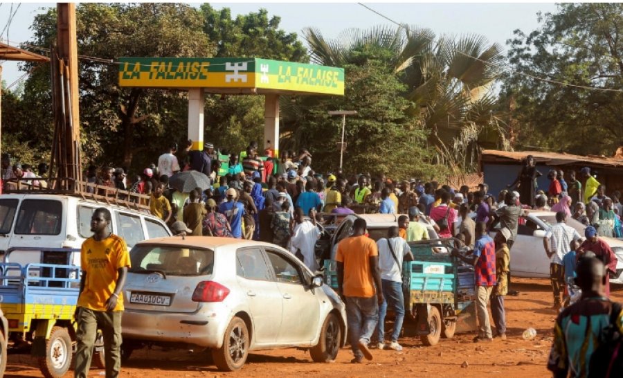 Franca u bën thirrje shtetasve të saj të largohen menjëherë nga Mali