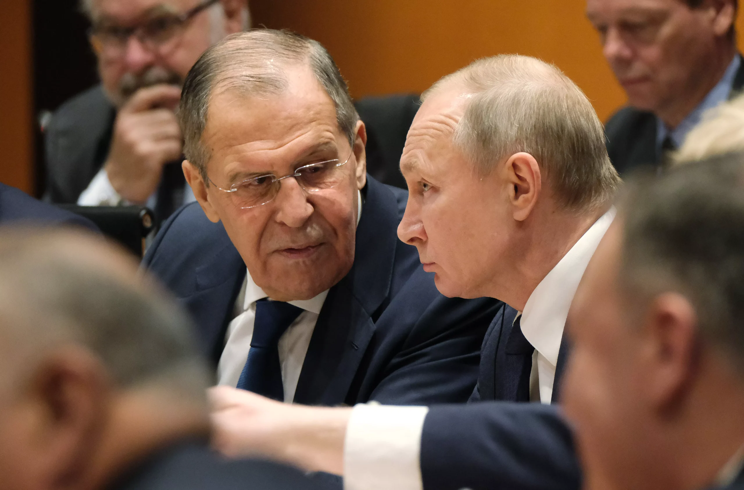 Ftohje mes Lavrov – Putin? Kremlini hedh poshtë thashethemet: Ai ende po punon!
