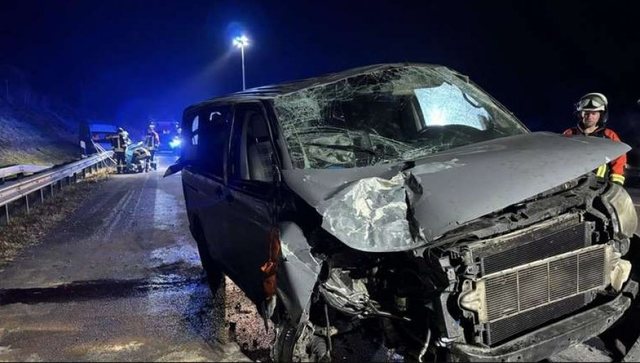 Furgonit me targa shqiptare i shpërthen goma në Gjermani, plagosen 5 persona