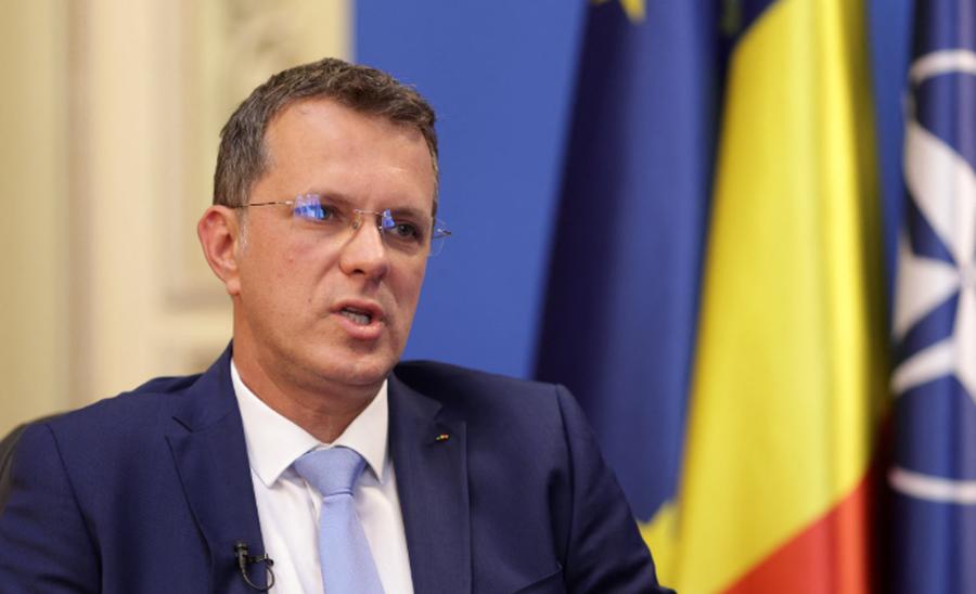 Gënjeu në CV, jep dorëheqjen ministri i Mbrojtjes