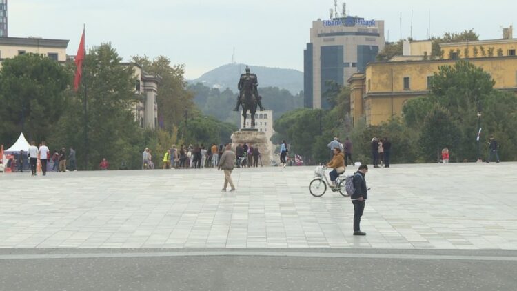 Gjendet granatë dore pranë sheshit “Skënderbej” në Tiranë