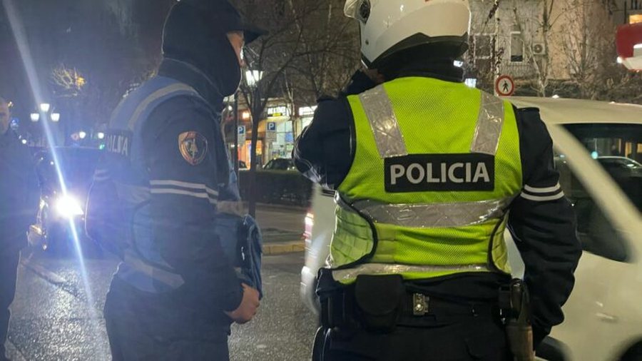 Grabitje si në filma te rruga Bardhyl, 35-vjeçari përplas dy automjete gjatë arratisjes me makinën e vjedhur