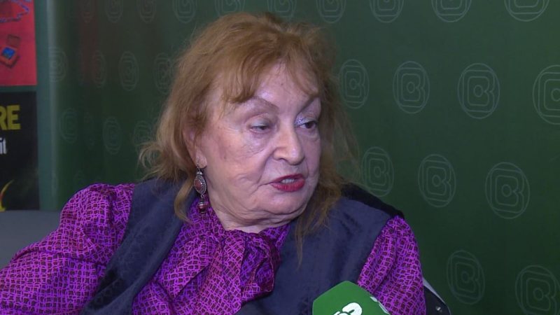 “Gruaja e lirë”/ Promovohet libri i ri i Helena Kadare: Ismaili nuk ka qenë kur bëra tregimet e fundit