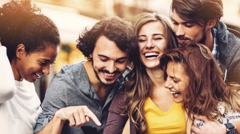 Historia e tiranit që ndaloi të qeshurën