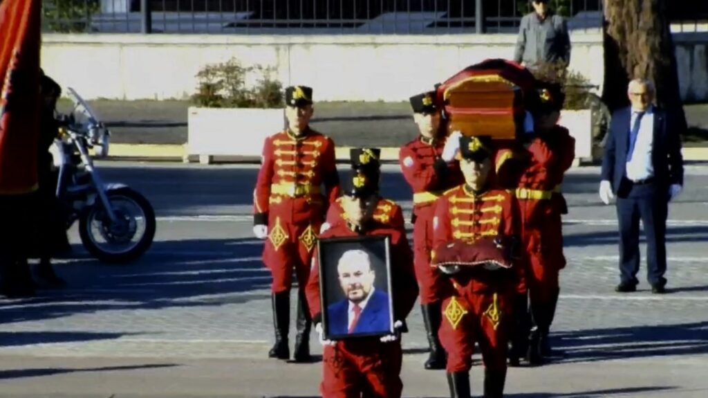 HOMAZHET LIVE! Sot Ditë Zie Kombëtare, Shqipëria i jep lamtumirën e fundit Fatos Nanos